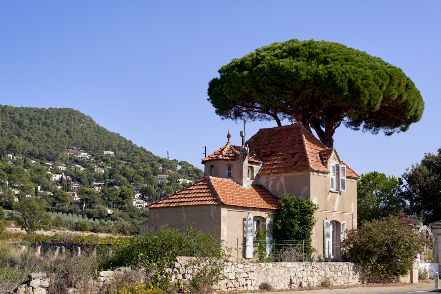 Das Château de Carqueiranne ist ein historisches Anwesen an der Côte d'Azur