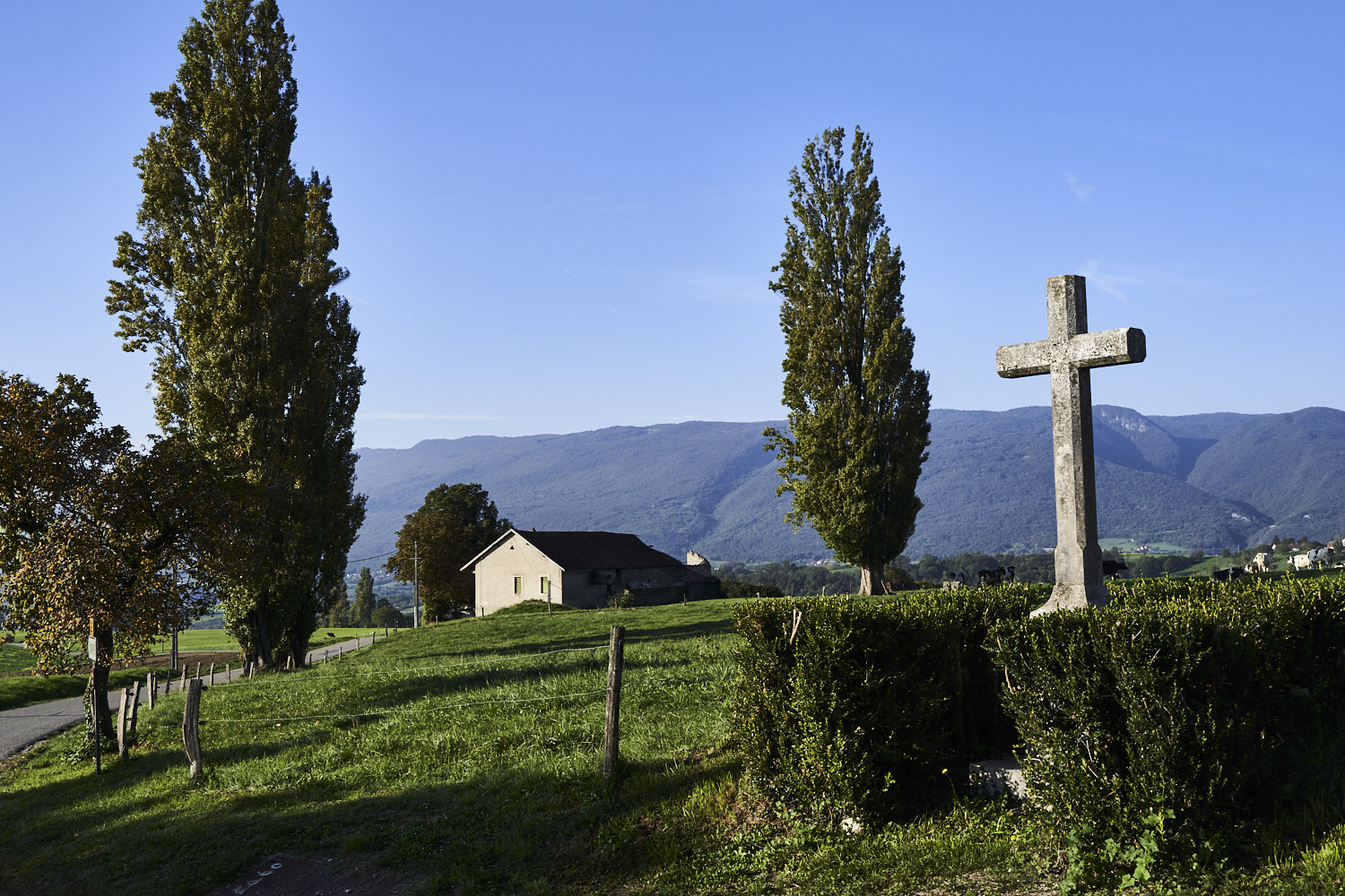 Die Rte de Bovinens in Usinens, Frankreich